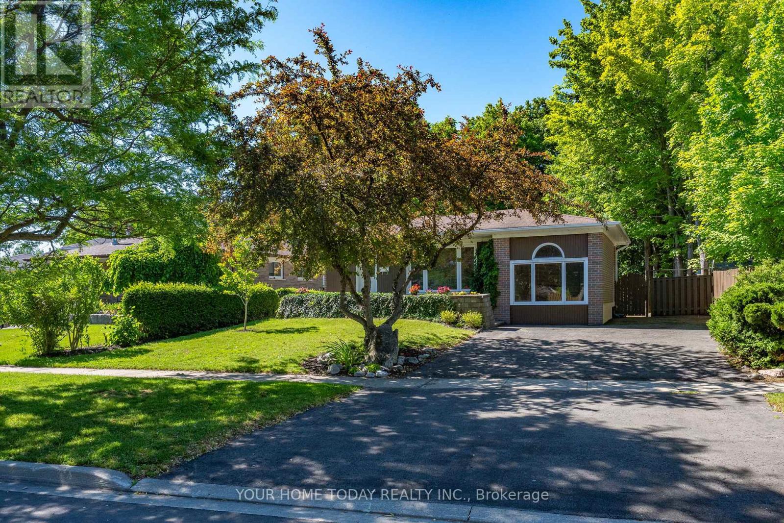 338 Delrex Boulevard, Halton Hills (Georgetown), Ontario  L7G 4H4 - Photo 1 - W13501304