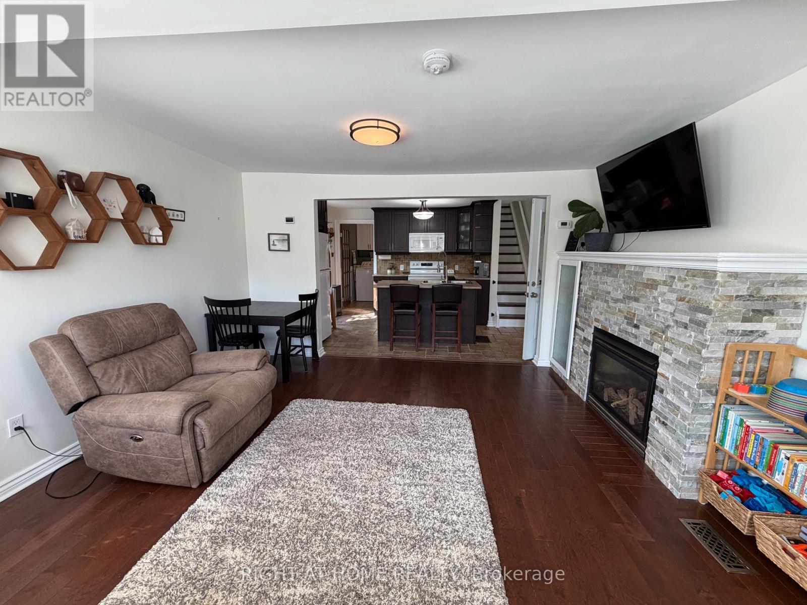 92 Main Street N, Halton Hills (Ac Acton), Ontario  L7G 3E4 - Photo 10 - W13501456