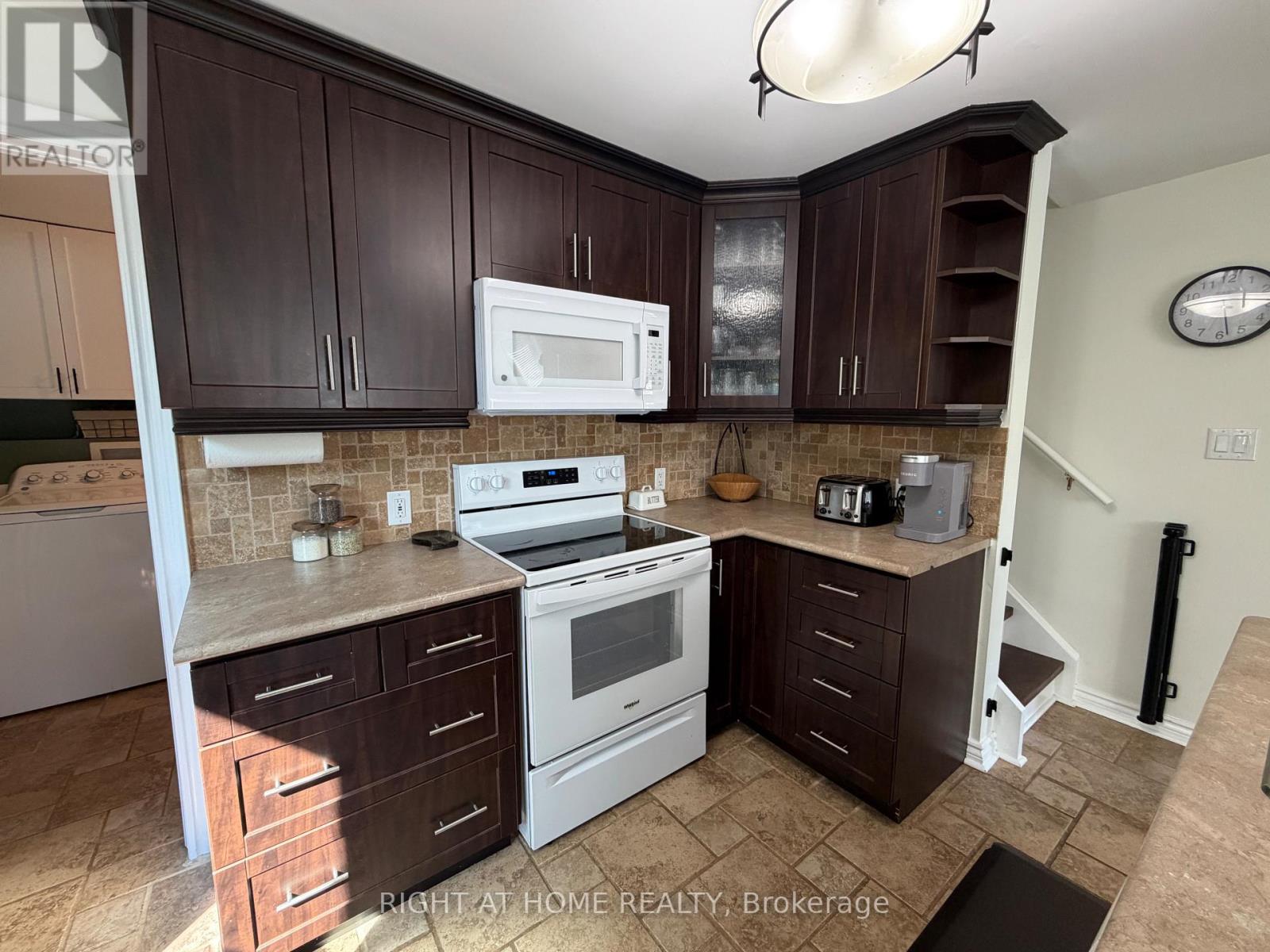 92 Main Street N, Halton Hills (Ac Acton), Ontario  L7G 3E4 - Photo 12 - W13501456