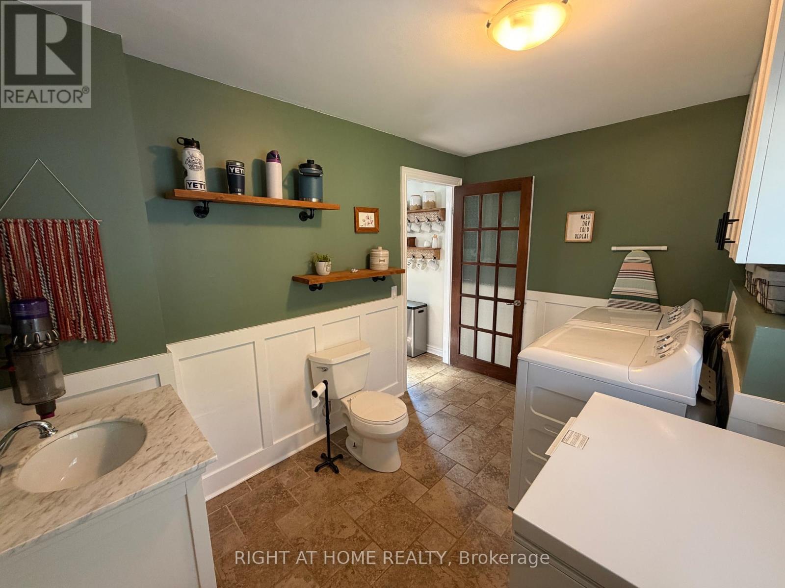 92 Main Street N, Halton Hills (Ac Acton), Ontario  L7G 3E4 - Photo 15 - W13501456