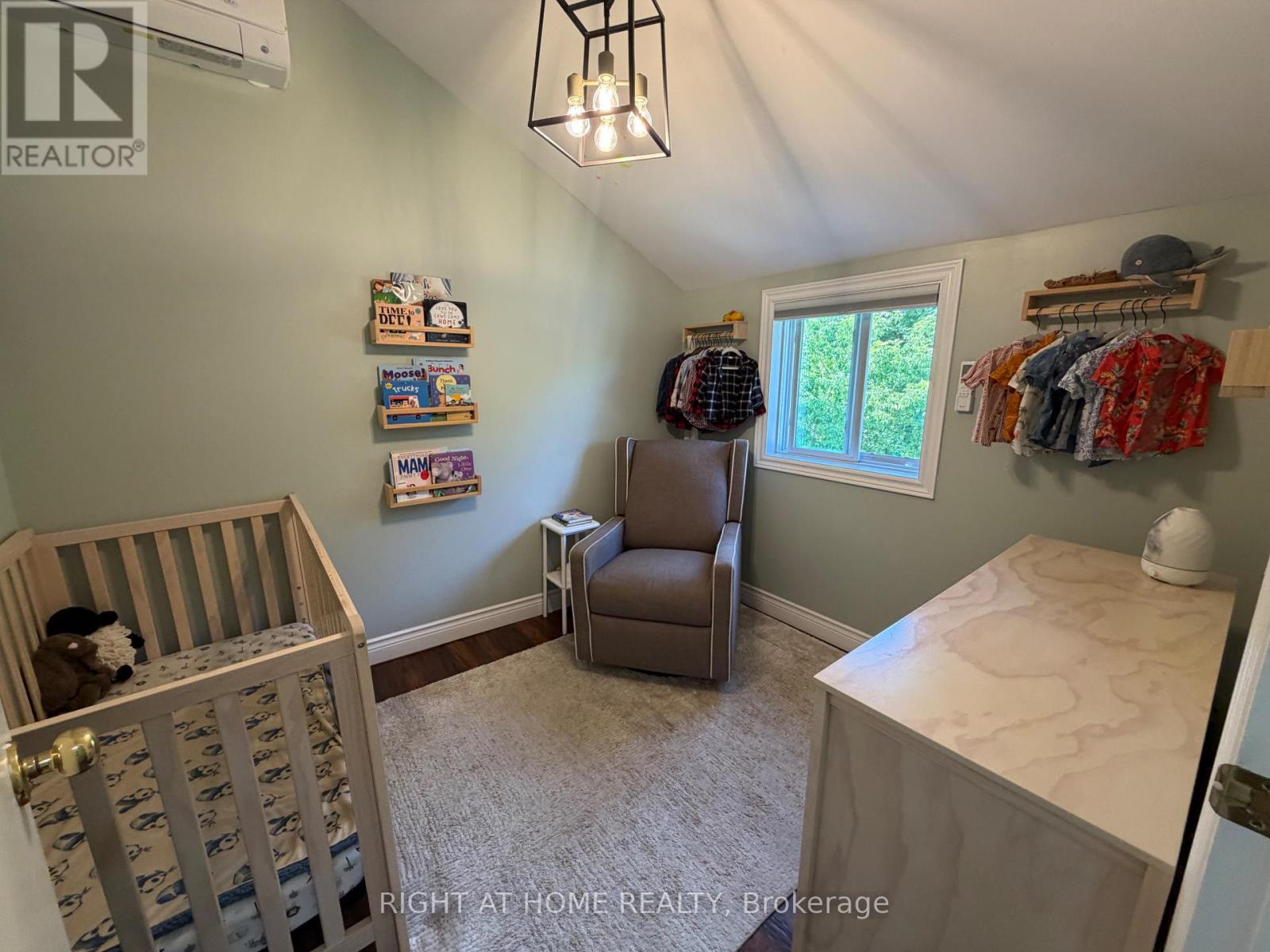 92 Main Street N, Halton Hills (Ac Acton), Ontario  L7G 3E4 - Photo 25 - W13501456