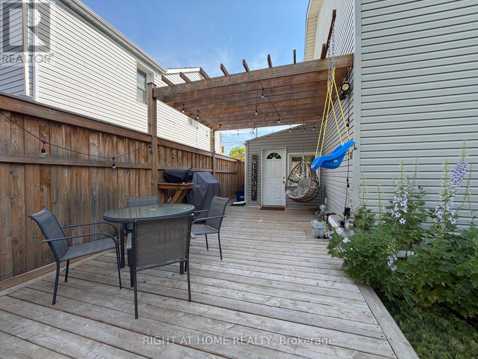 92 Main Street N, Halton Hills (Ac Acton), Ontario  L7G 3E4 - Photo 5 - W13501456