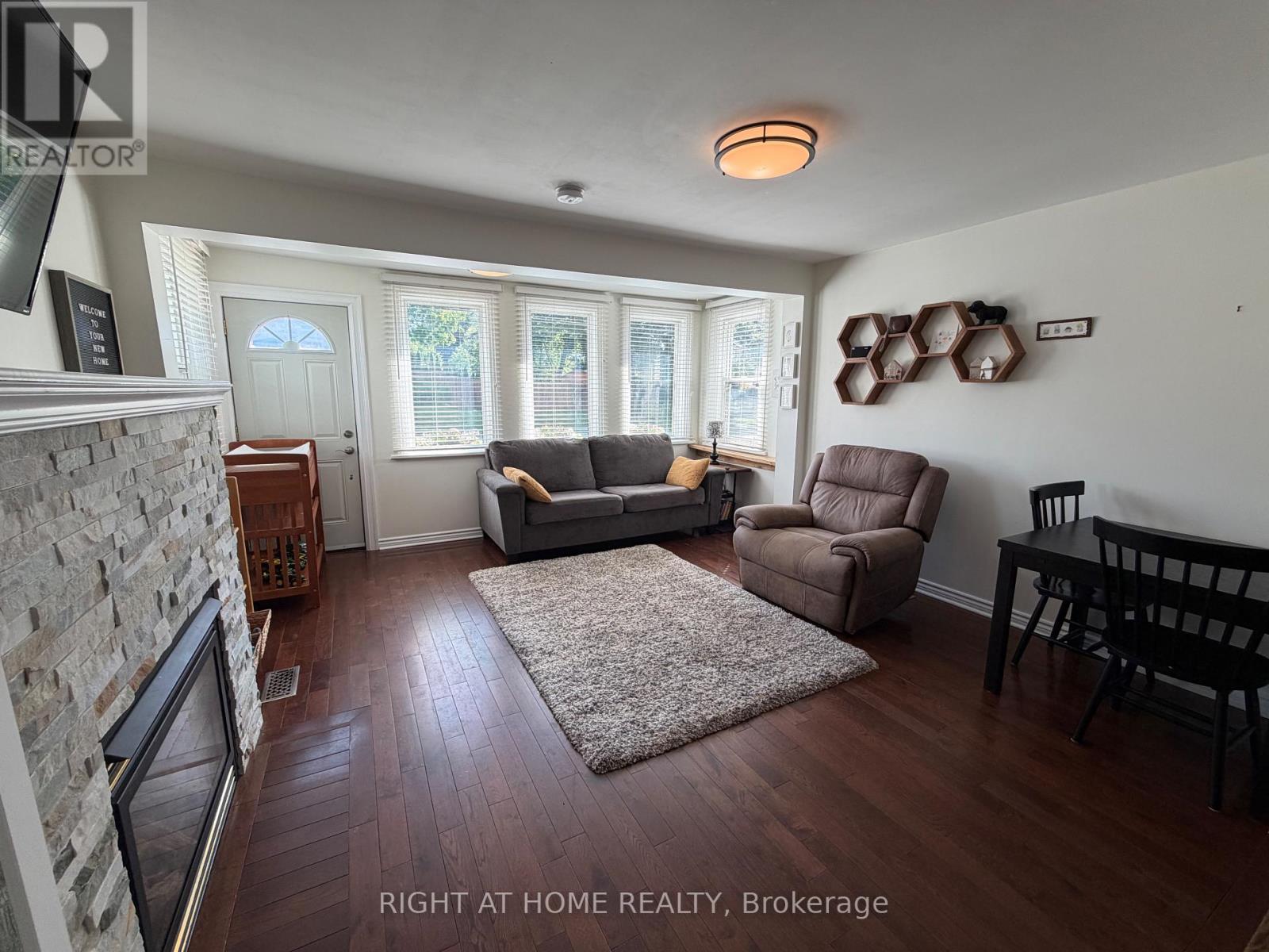 92 Main Street N, Halton Hills (Ac Acton), Ontario  L7G 3E4 - Photo 8 - W13501456