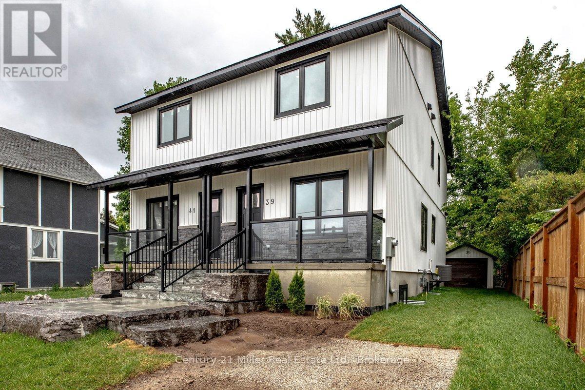 39 Victoria Street, Halton Hills (Georgetown), Ontario  L7G 3N5 - Photo 1 - W13507184