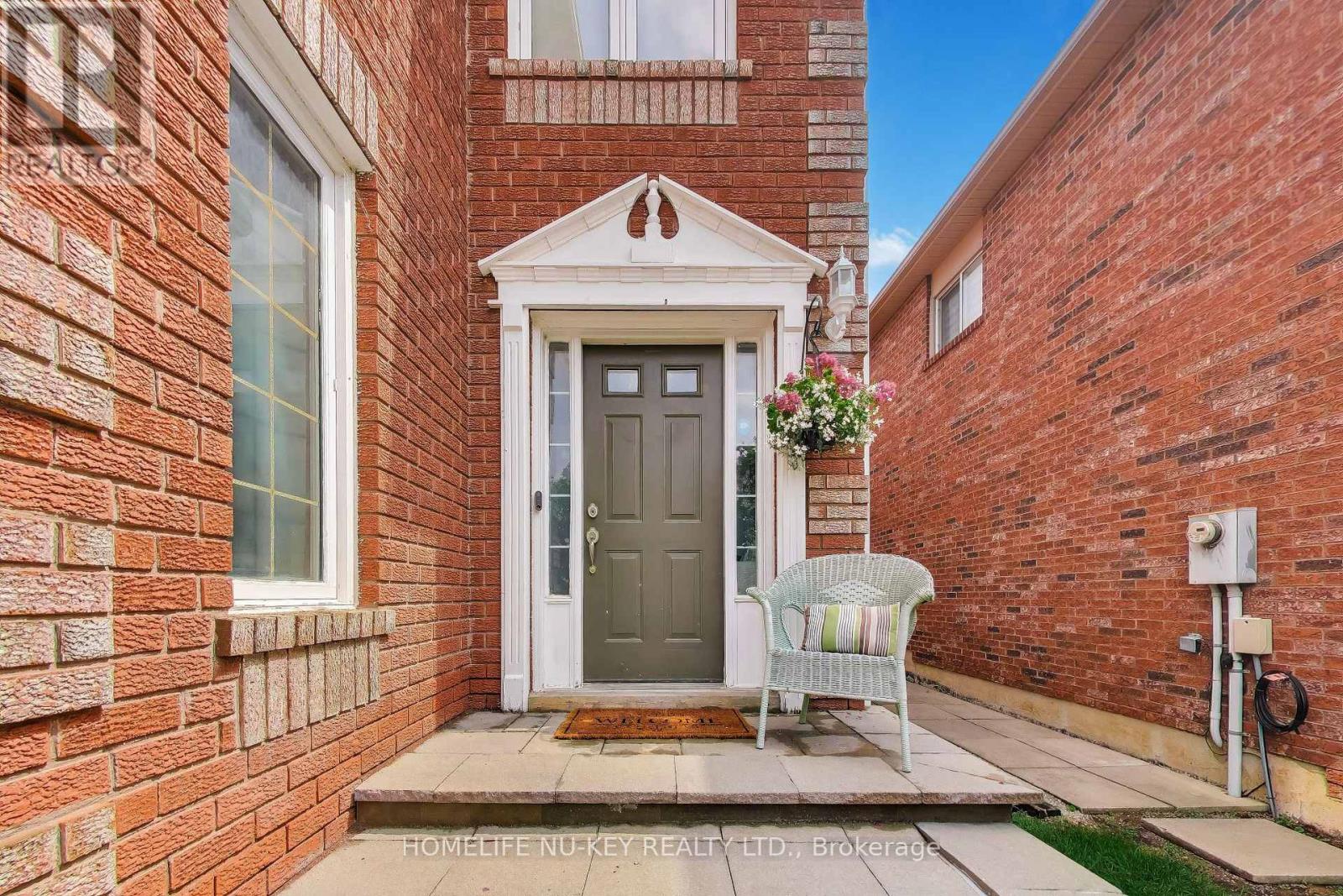 27 Lauchlin Crescent, Halton Hills (Georgetown), Ontario  L7G 5R1 - Photo 3 - W13515658