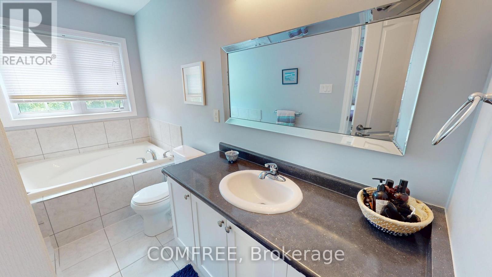 16 Ridgegate Crescent, Halton Hills (Georgetown), Ontario  L7G 0L1 - Photo 17 - W13516210