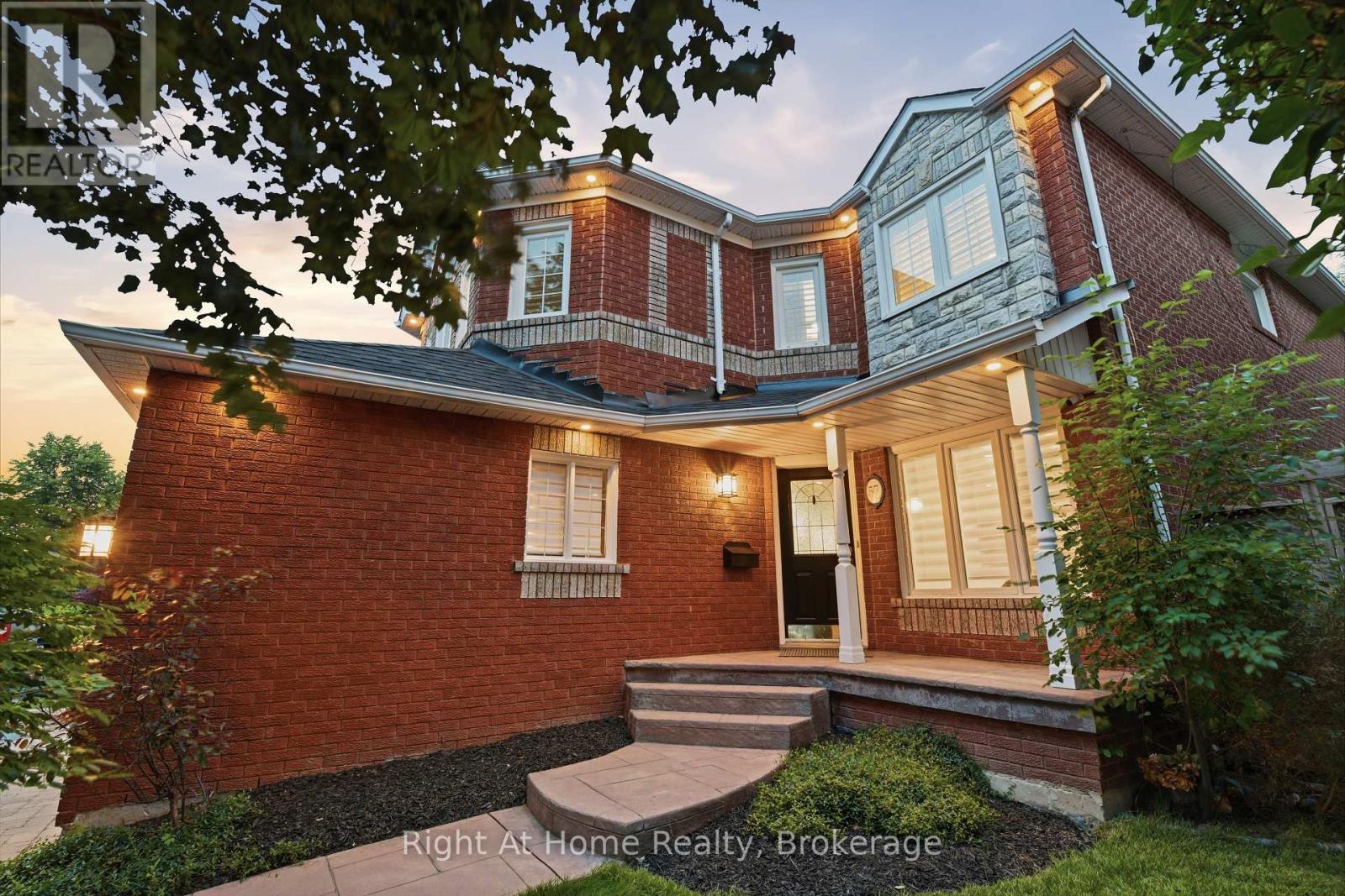 57 Lauchlin Crescent, Halton Hills (Georgetown), Ontario  L7G 5R5 - Photo 2 - W13516334