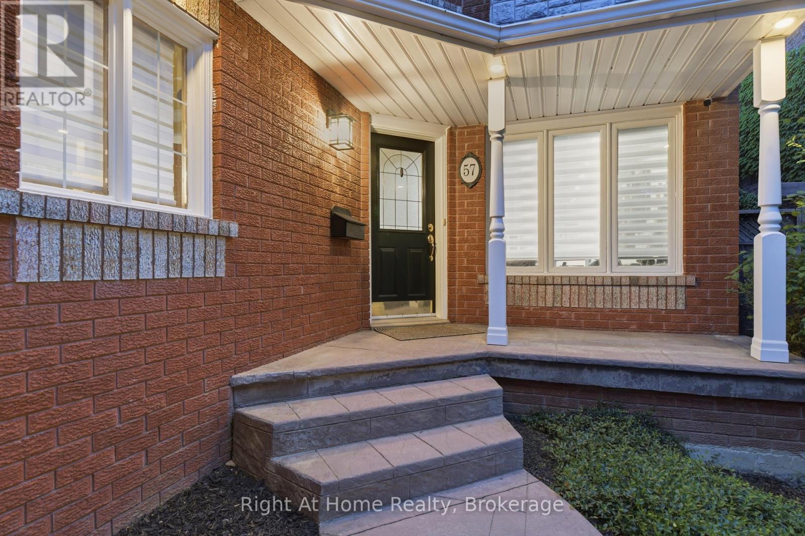 57 Lauchlin Crescent, Halton Hills (Georgetown), Ontario  L7G 5R5 - Photo 3 - W13516334