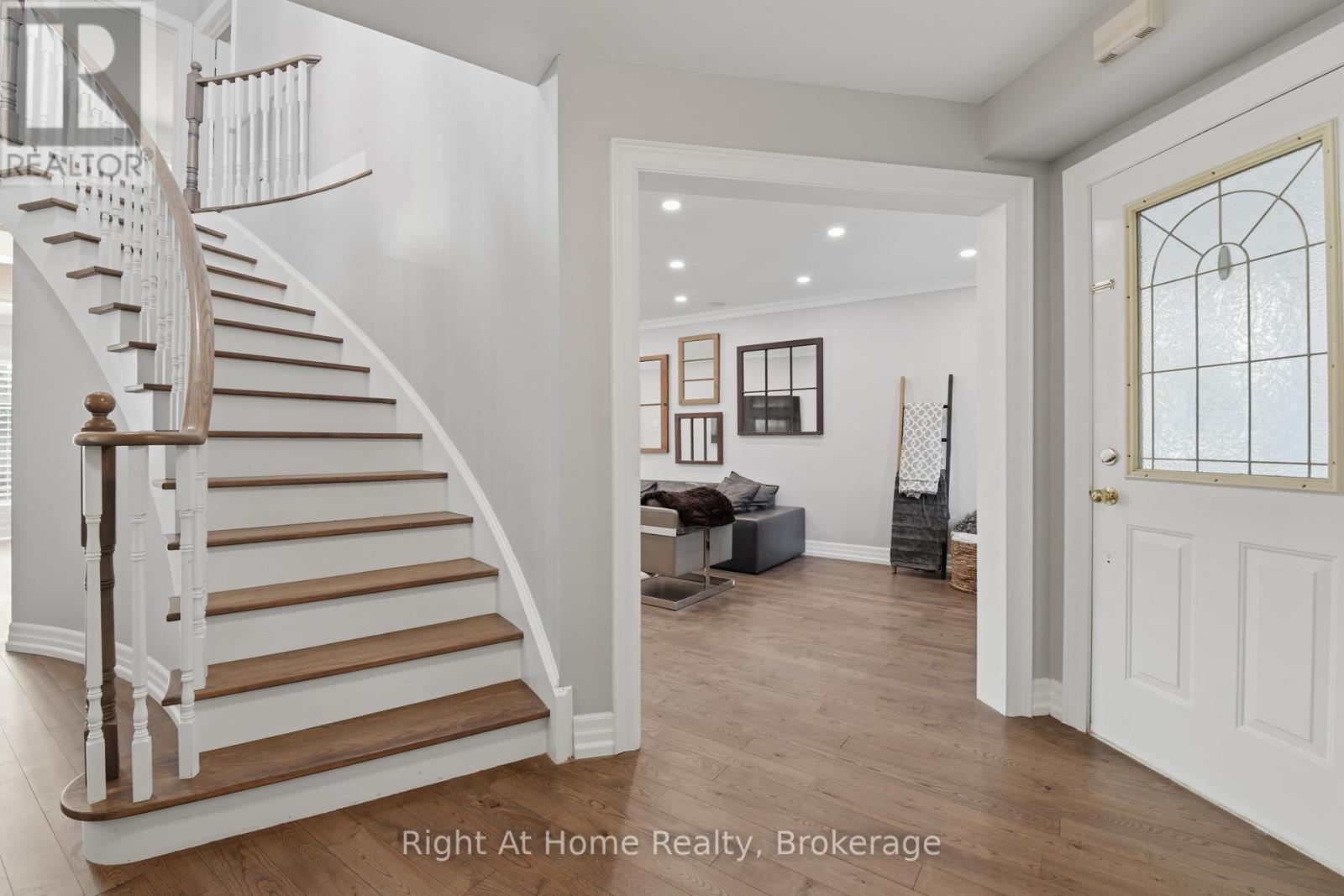 57 Lauchlin Crescent, Halton Hills (Georgetown), Ontario  L7G 5R5 - Photo 4 - W13516334