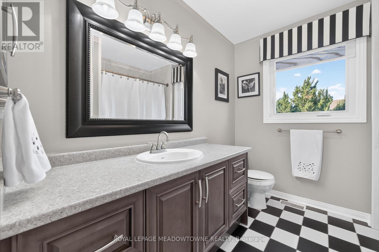 82 Miller Drive, Halton Hills (Georgetown), Ontario  L7G 5T2 - Photo 34 - W13525458
