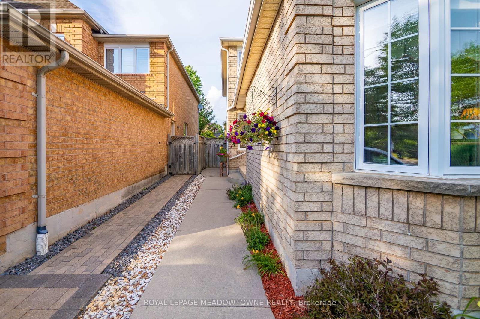 82 Miller Drive, Halton Hills (Georgetown), Ontario  L7G 5T2 - Photo 6 - W13525458