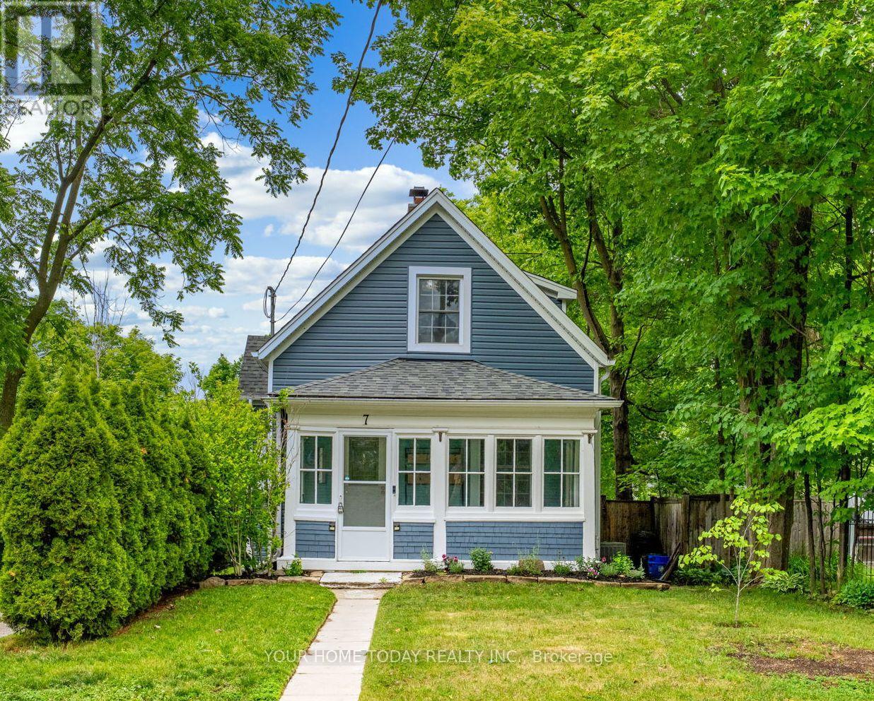 7 Albert Street, Halton Hills (Georgetown), Ontario  L7G 2A8 - Photo 1 - W13526838