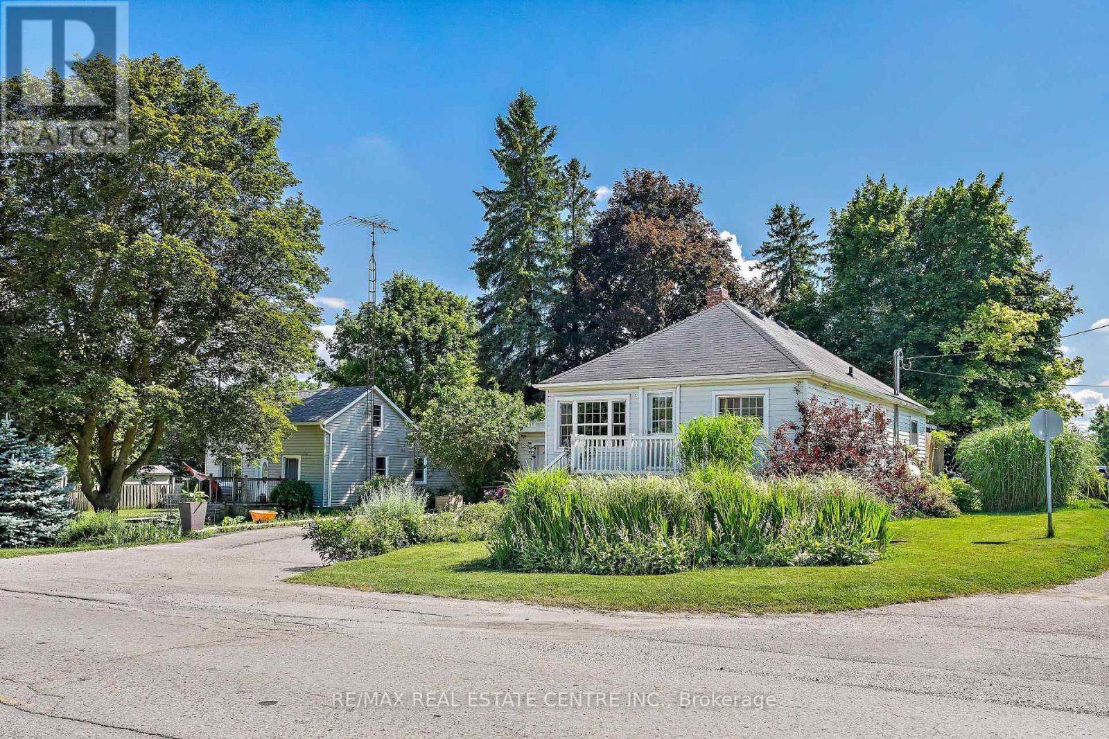 196 Main Street N, Halton Hills (Ac Acton), Ontario  L7J 1W8 - Photo 1 - W13538160