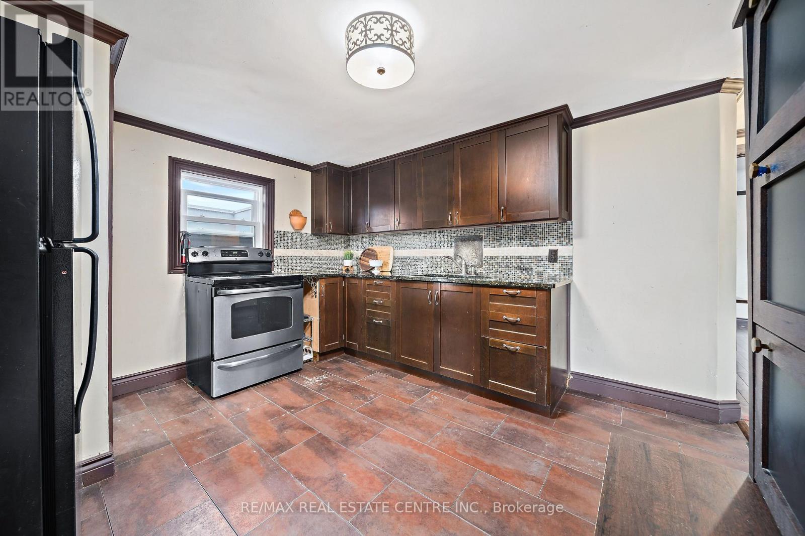 196 Main Street N, Halton Hills (Ac Acton), Ontario  L7J 1W8 - Photo 13 - W13538160