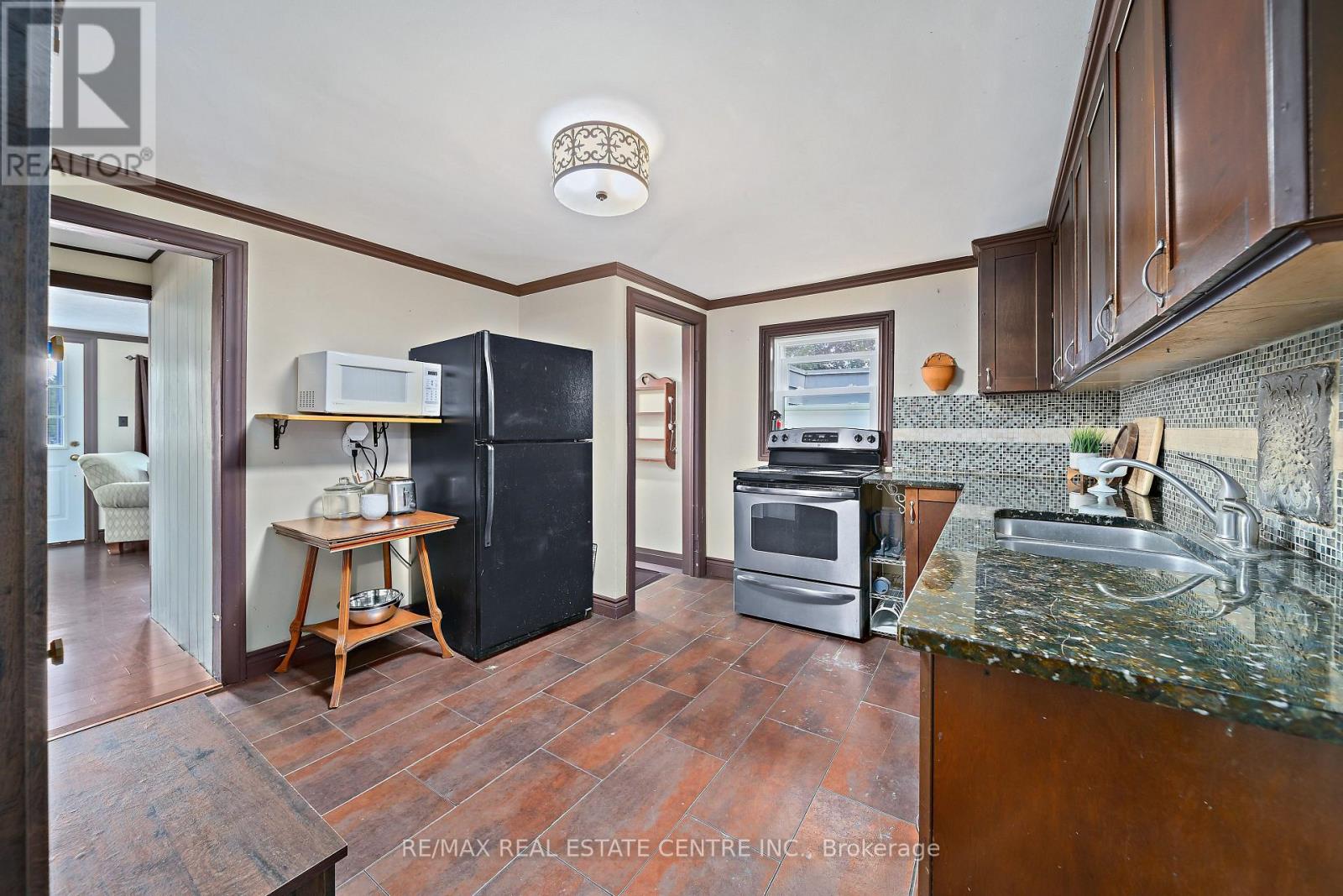 196 Main Street N, Halton Hills (Ac Acton), Ontario  L7J 1W8 - Photo 14 - W13538160