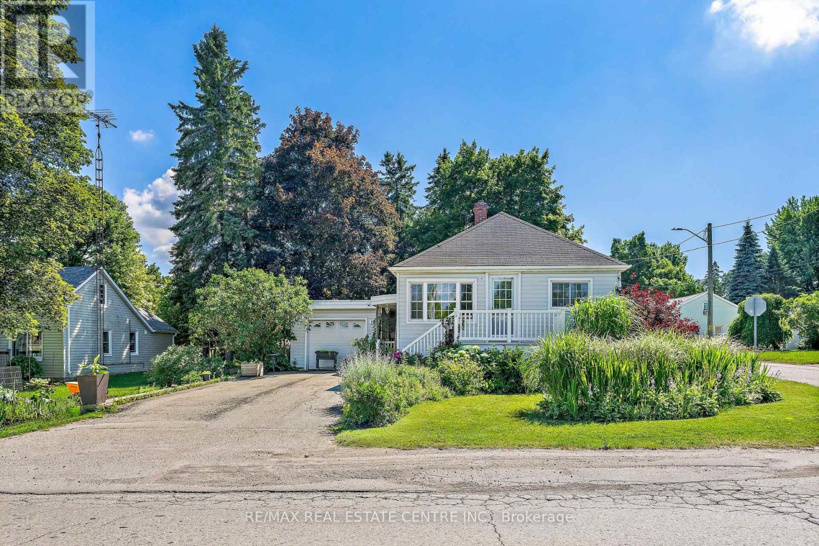 196 Main Street N, Halton Hills (Ac Acton), Ontario  L7J 1W8 - Photo 2 - W13538160