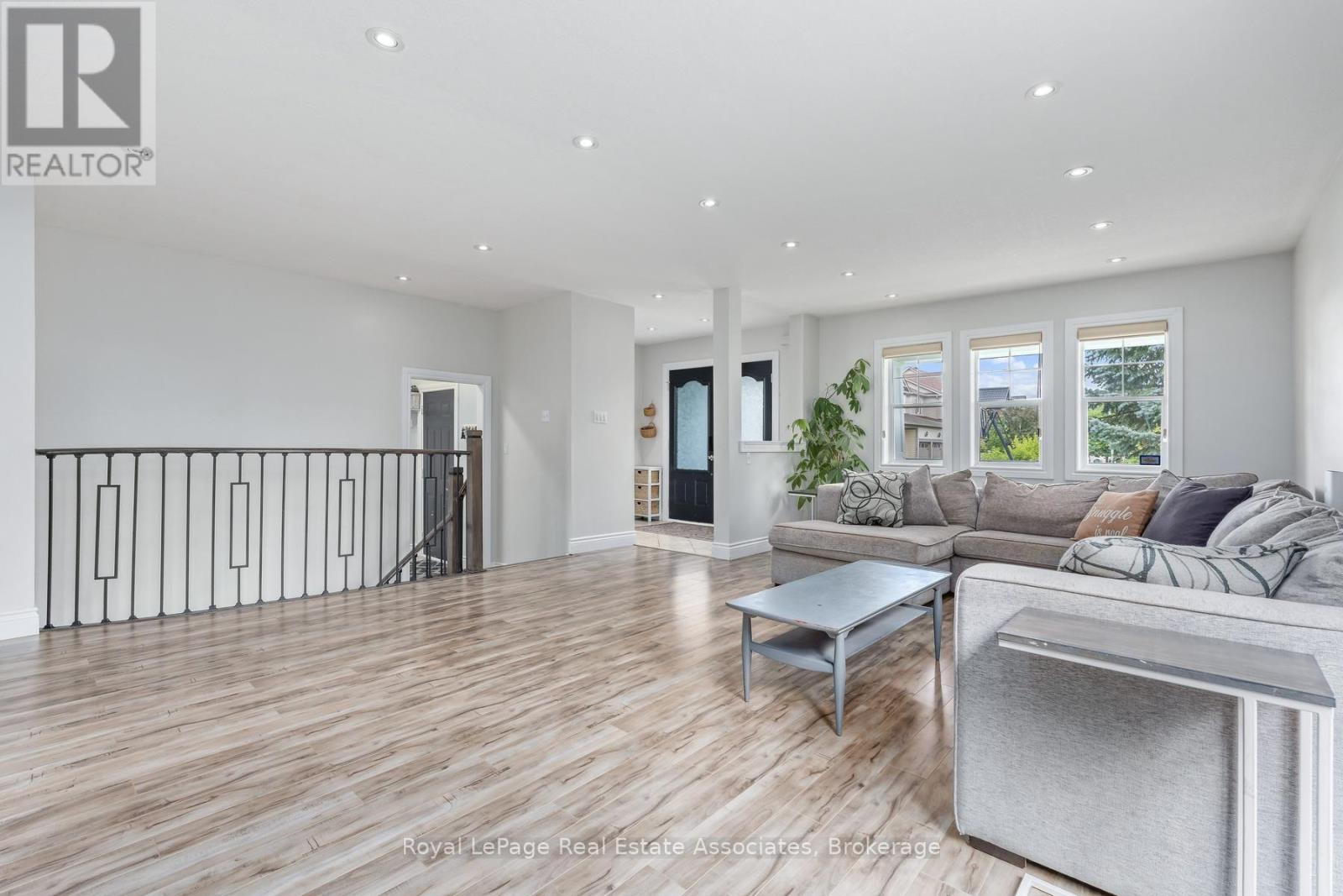 62 Somerville Road, Halton Hills (Ac Acton), Ontario  L7J 2Z7 - Photo 4 - W13542812