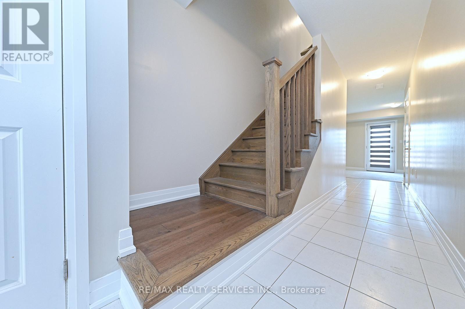52 Humberstone Drive, Halton Hills (Georgetown), Ontario  L7G 0P6 - Photo 8 - W13542832