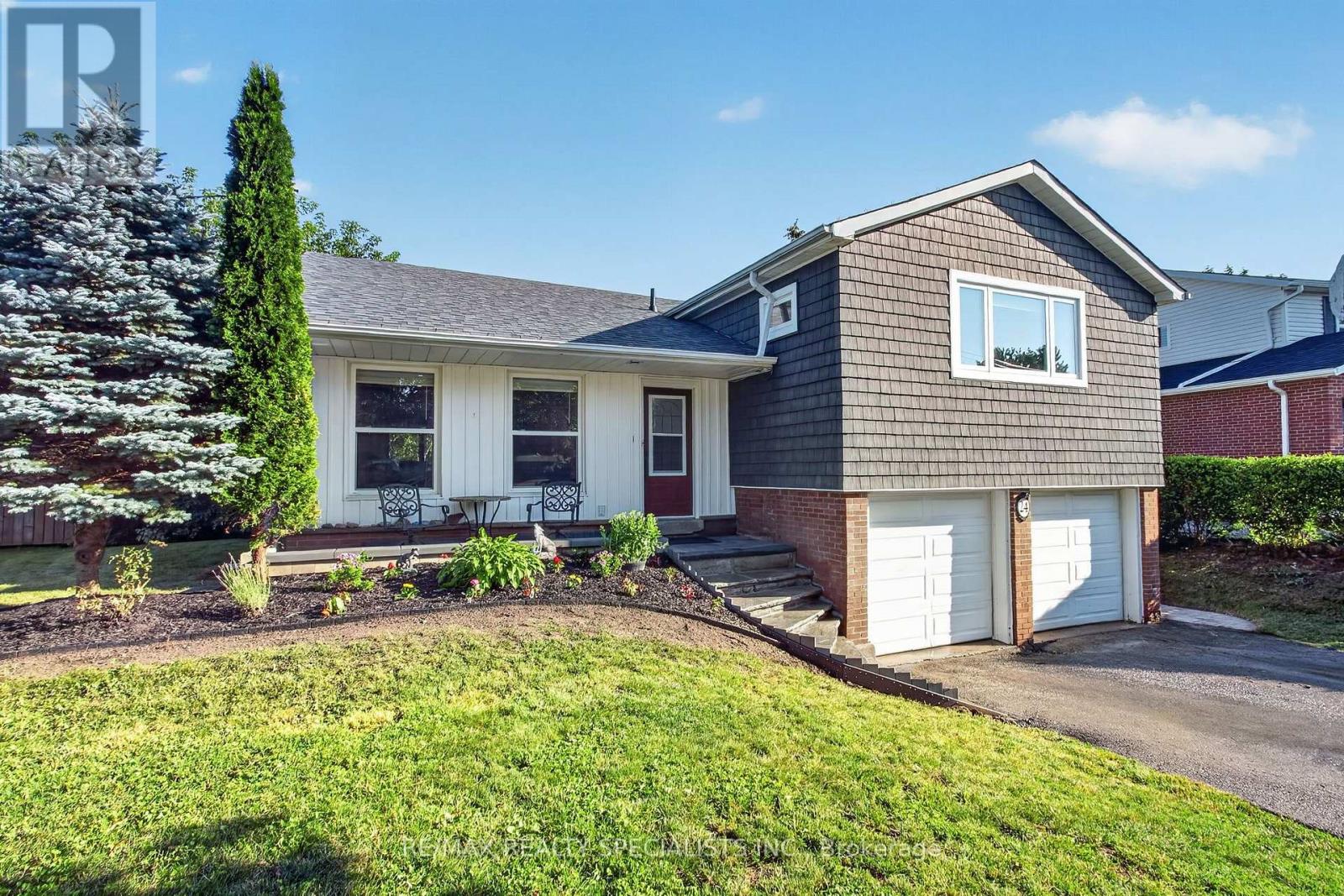 24 Regan Crescent, Halton Hills (Georgetown), Ontario  L7G 1B1 - Photo 2 - W13543154