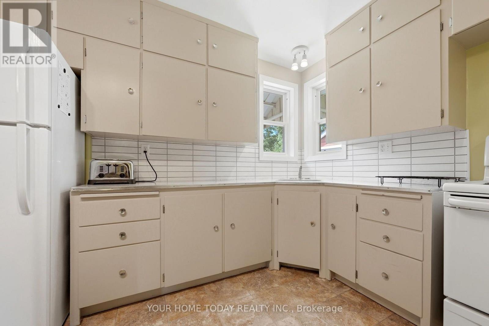 32 Dayfoot Drive, Halton Hills (Georgetown), Ontario  L7G 2L1 - Photo 10 - W13543276