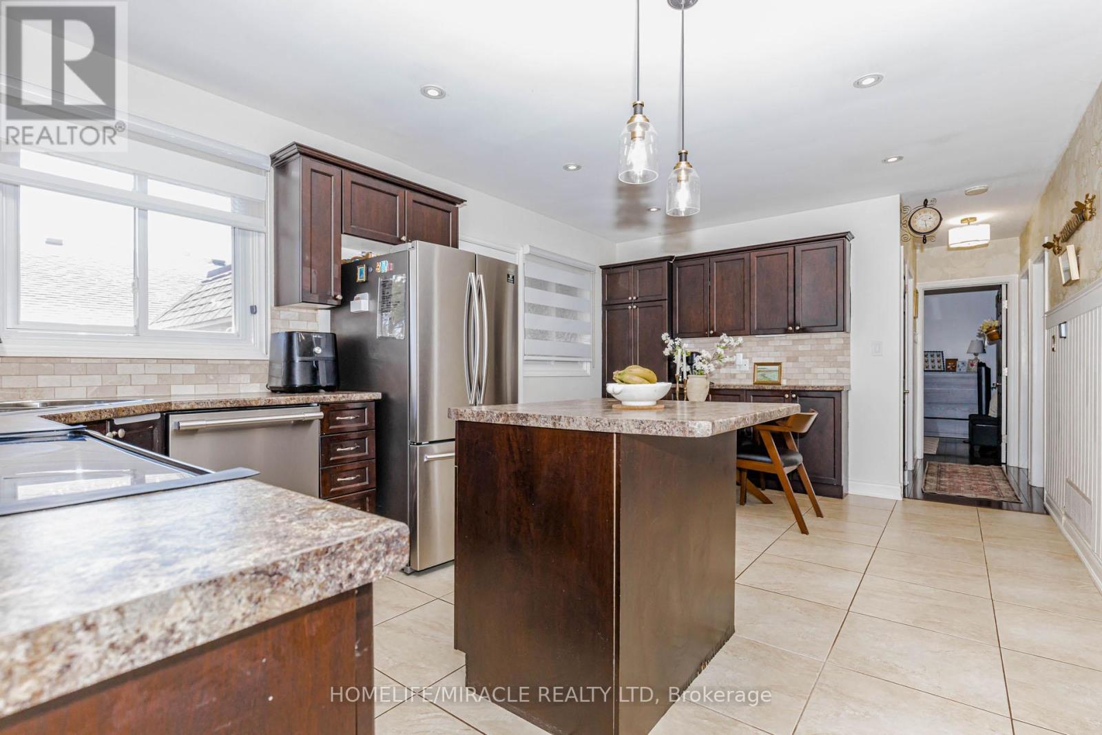 403 Delrex Boulevard, Halton Hills (Georgetown), Ontario  L7G 4H8 - Photo 11 - W13548388