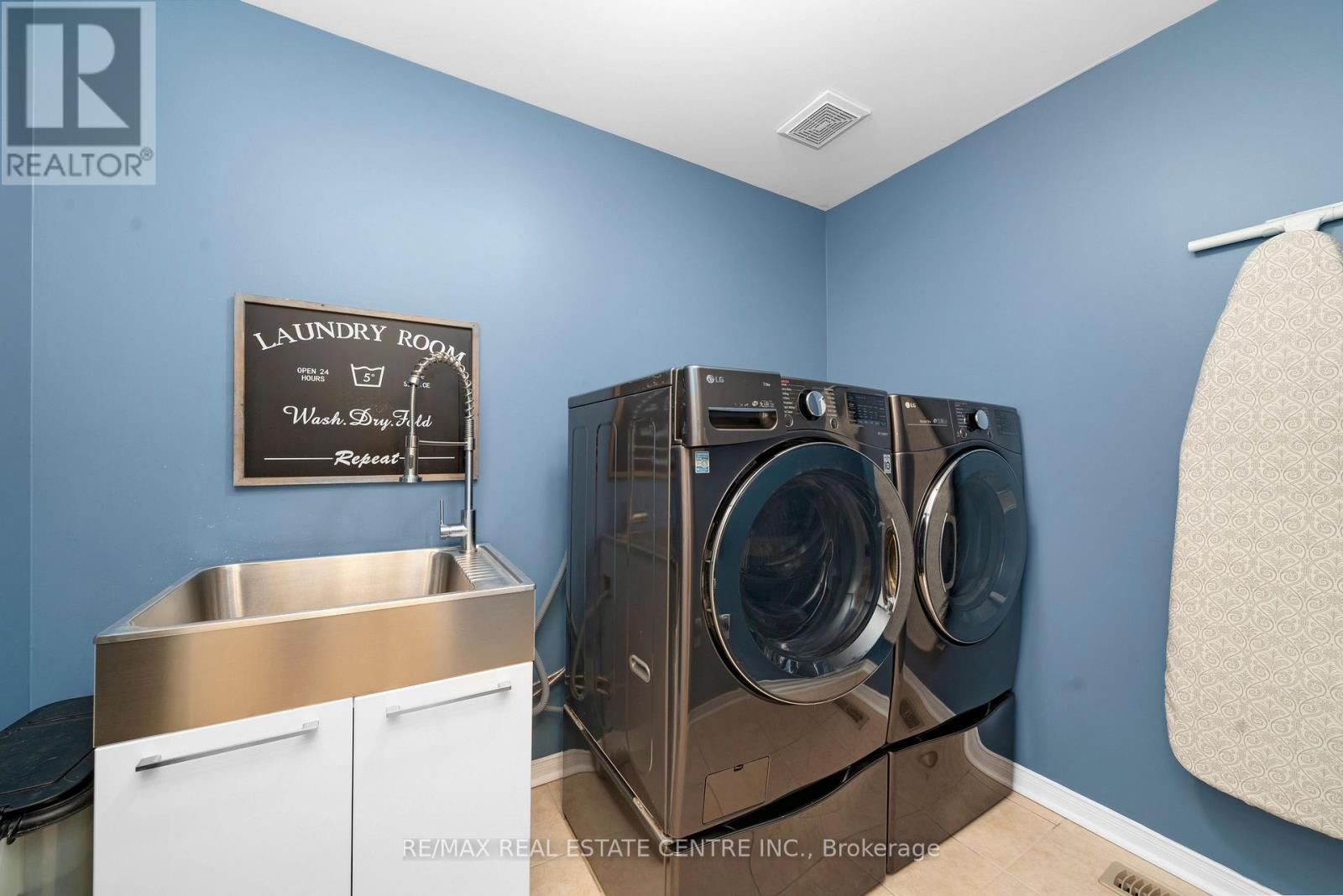 27 Milfoil Street, Halton Hills (Georgetown), Ontario  L7G 6M5 - Photo 19 - W13549330