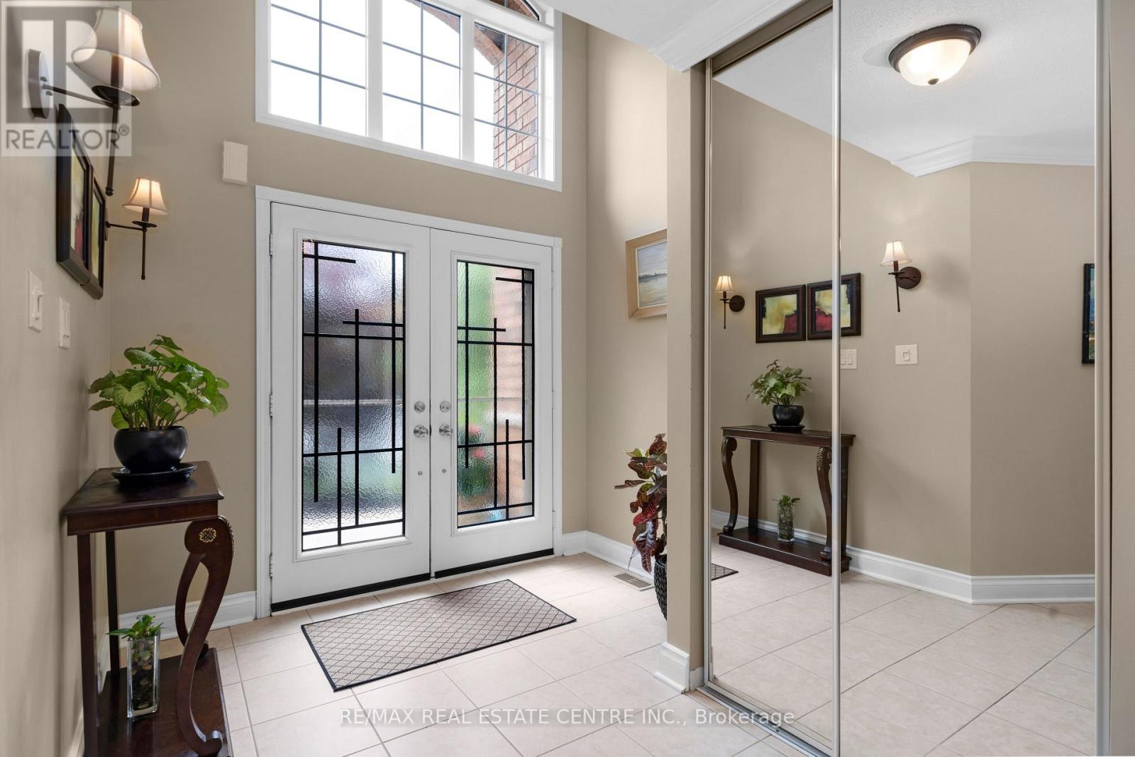 27 Milfoil Street, Halton Hills (Georgetown), Ontario  L7G 6M5 - Photo 4 - W13549330