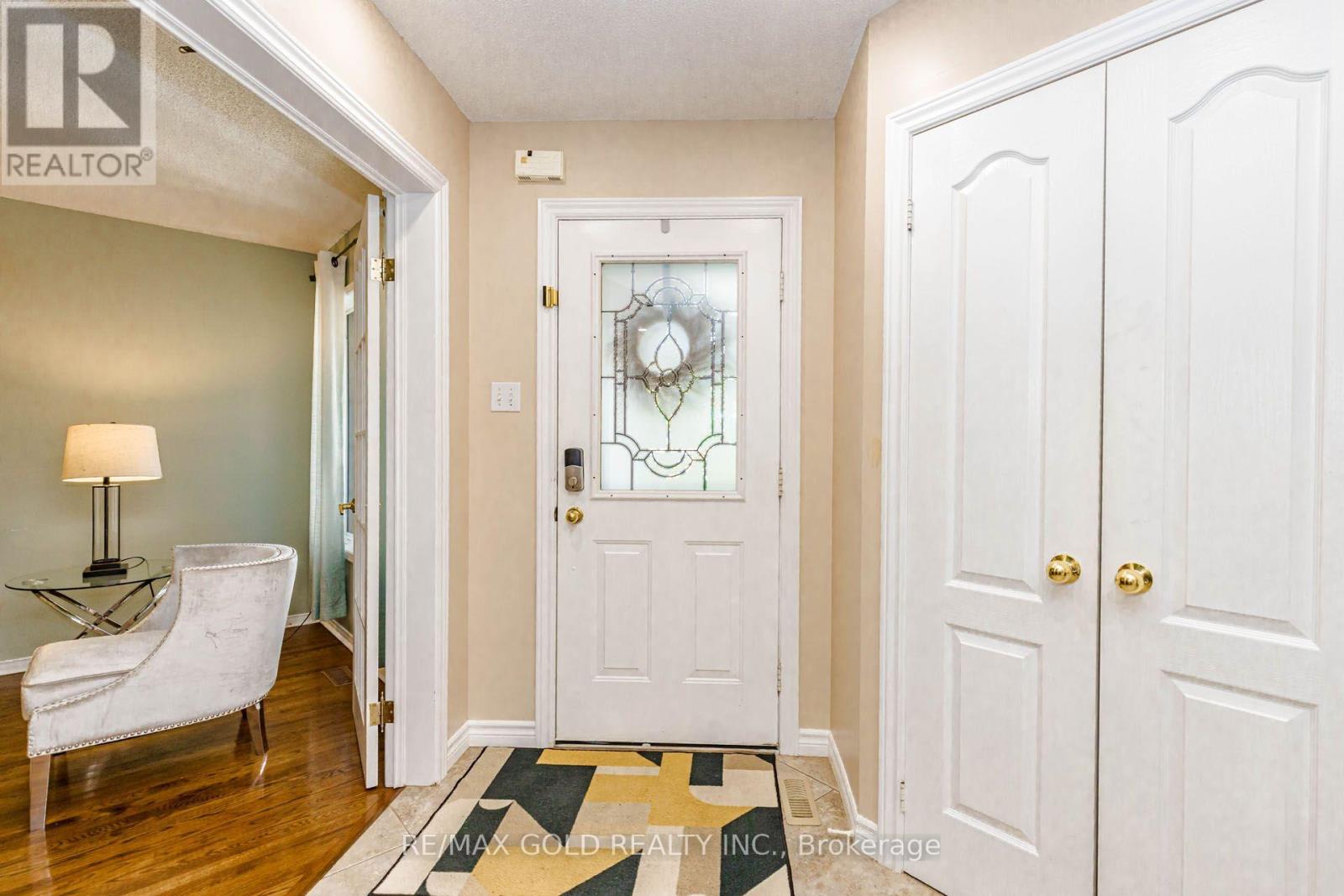 93 Lauchlin Crescent, Halton Hills (Georgetown), Ontario  L7G 5R3 - Photo 2 - W13554502