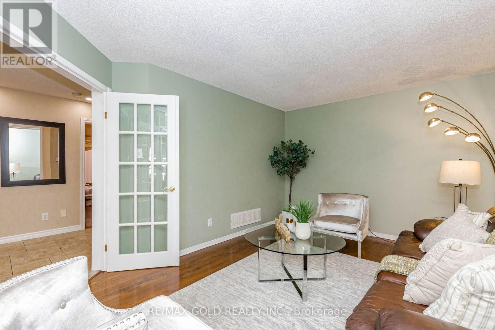93 Lauchlin Crescent, Halton Hills (Georgetown), Ontario  L7G 5R3 - Photo 5 - W13554502