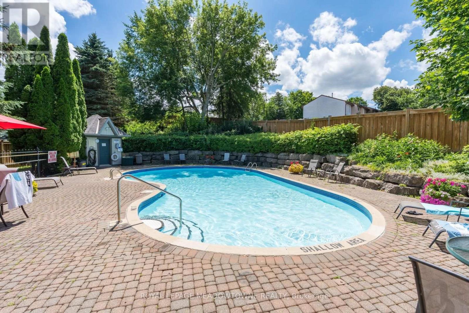 11 - 76 River Drive, Halton Hills (Georgetown), Ontario  L7G 2J2 - Photo 3 - W13555208