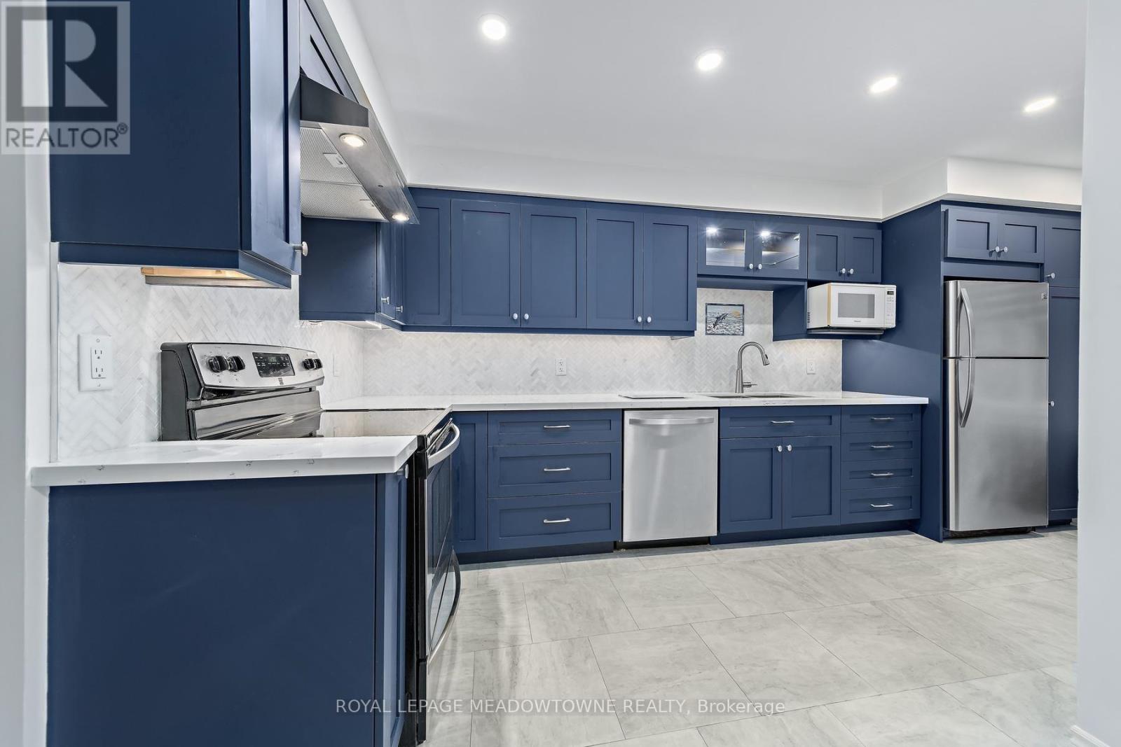 11 - 76 River Drive, Halton Hills (Georgetown), Ontario  L7G 2J2 - Photo 4 - W13555208