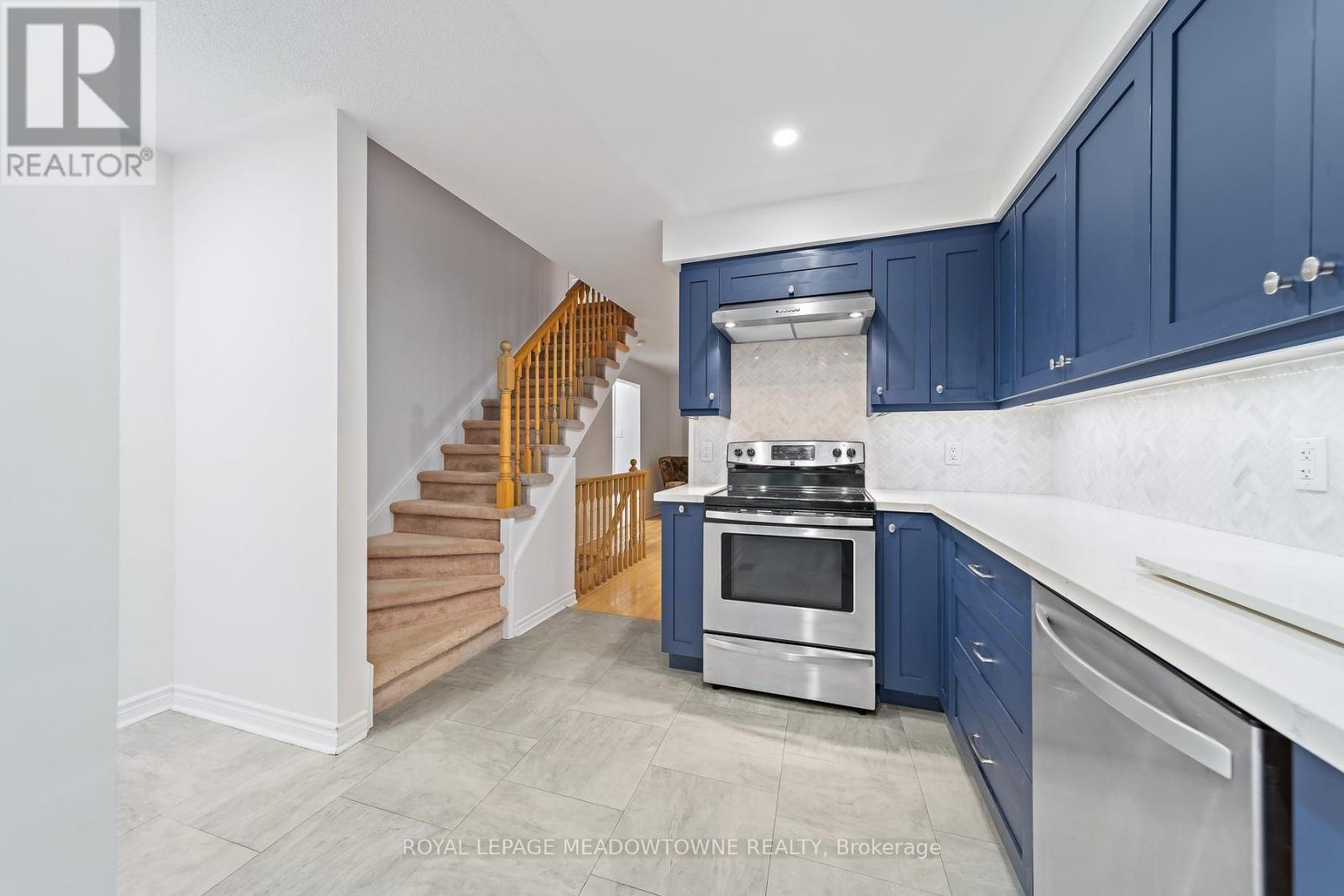 11 - 76 River Drive, Halton Hills (Georgetown), Ontario  L7G 2J2 - Photo 7 - W13555208