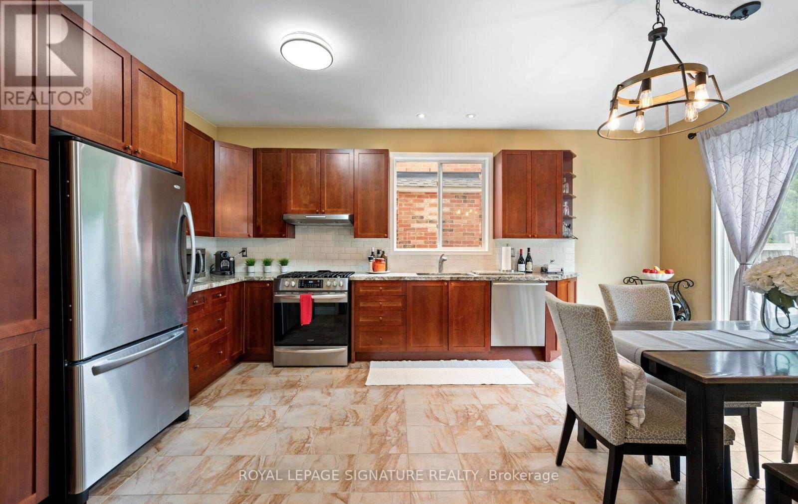 115 Arborglen Drive, Halton Hills (Georgetown), Ontario  L7G 6L1 - Photo 7 - W13555748