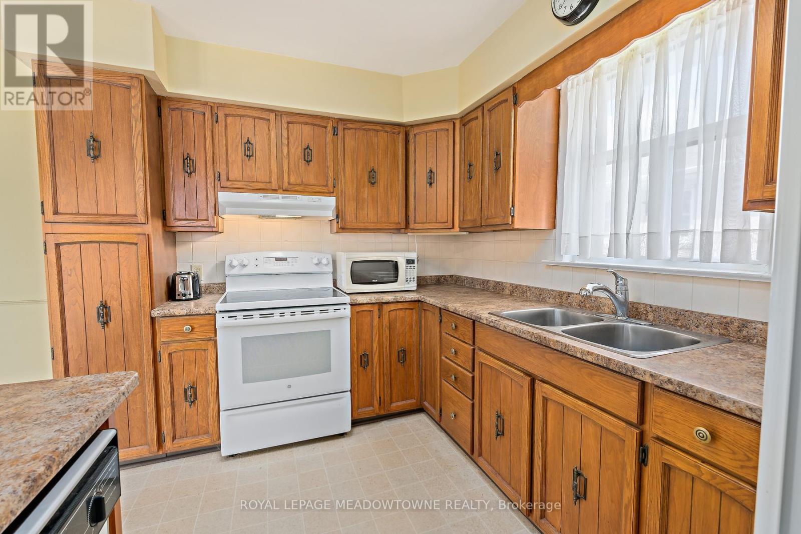 456 Delrex Boulevard, Halton Hills (Georgetown), Ontario  L7G 4J2 - Photo 9 - W13556512