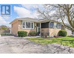 <div class="price">$759,900</div> 456 Delrex Boulevard, Halton Hills (Georgetown)<br><div style="margin-bottom:8px;"><small>Royal LePage Meadowtowne Realty</small></div><div class='bed_bath'>4 Bed | 2 Bath</div>