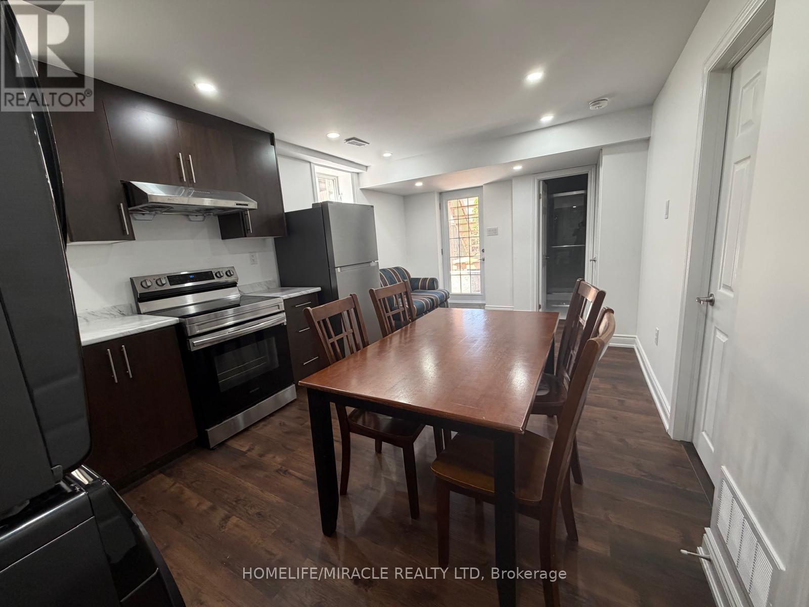 28 Meadowglen Boulevard, Halton Hills (Georgetown), Ontario  L7G 0B7 - Photo 3 - W13557680