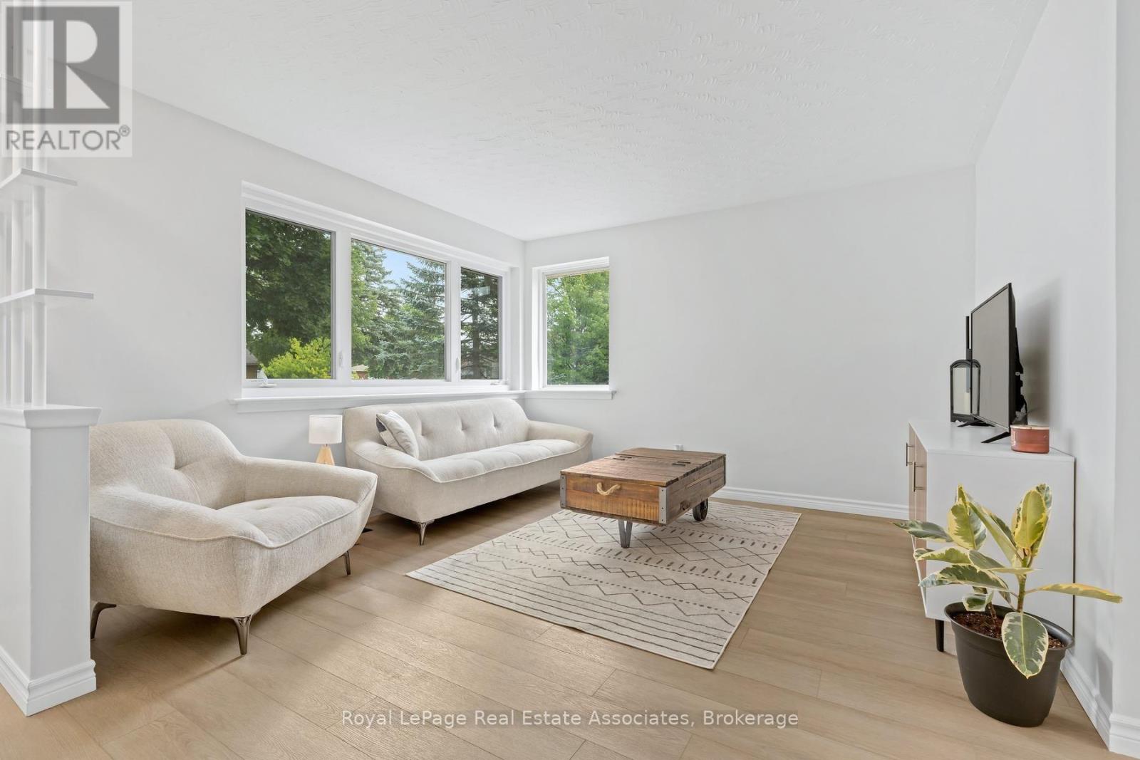 90 Longfield Road, Halton Hills (Ac Acton), Ontario  L7J 2K4 - Photo 5 - W13561530