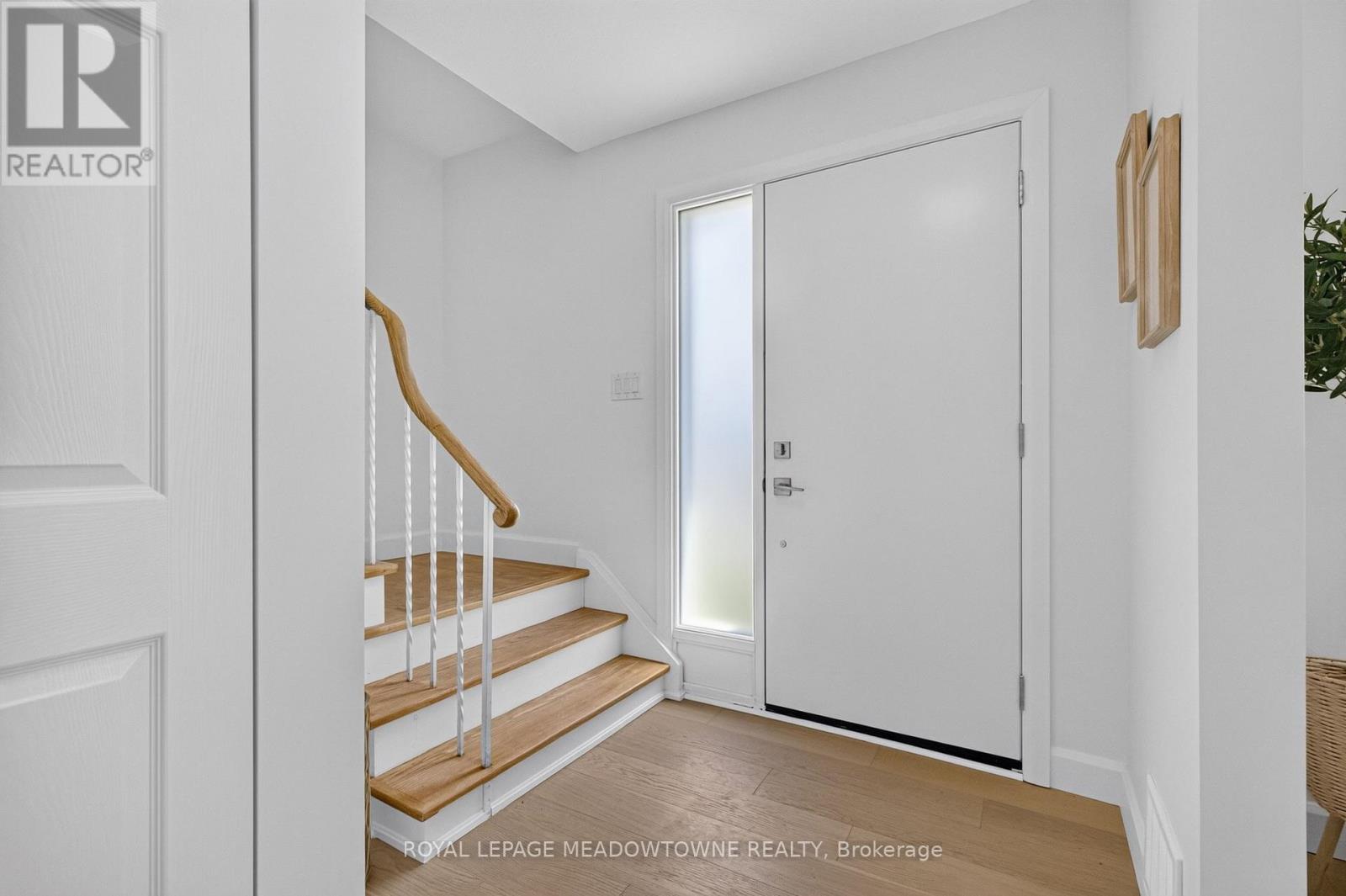 377 Delrex Boulevard, Halton Hills (Georgetown), Ontario  L7G 4H6 - Photo 6 - W13562020