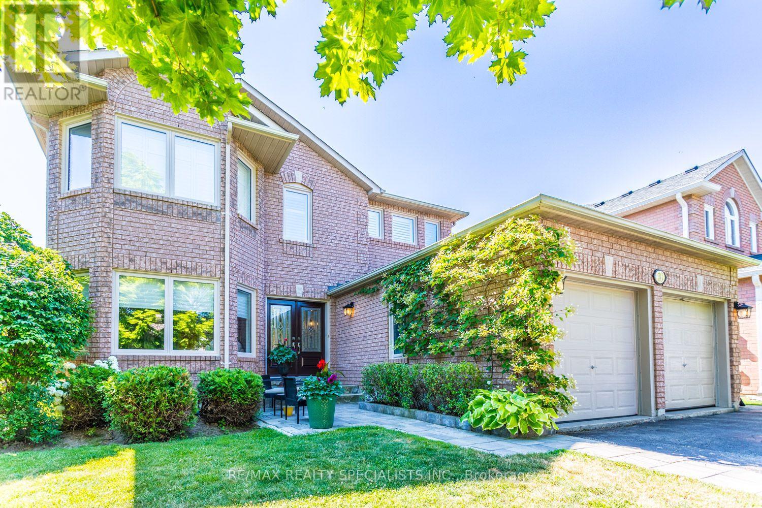 10 Split Maple Lane, Halton Hills (Georgetown), Ontario  L7G 5R7 - Photo 3 - W13563264