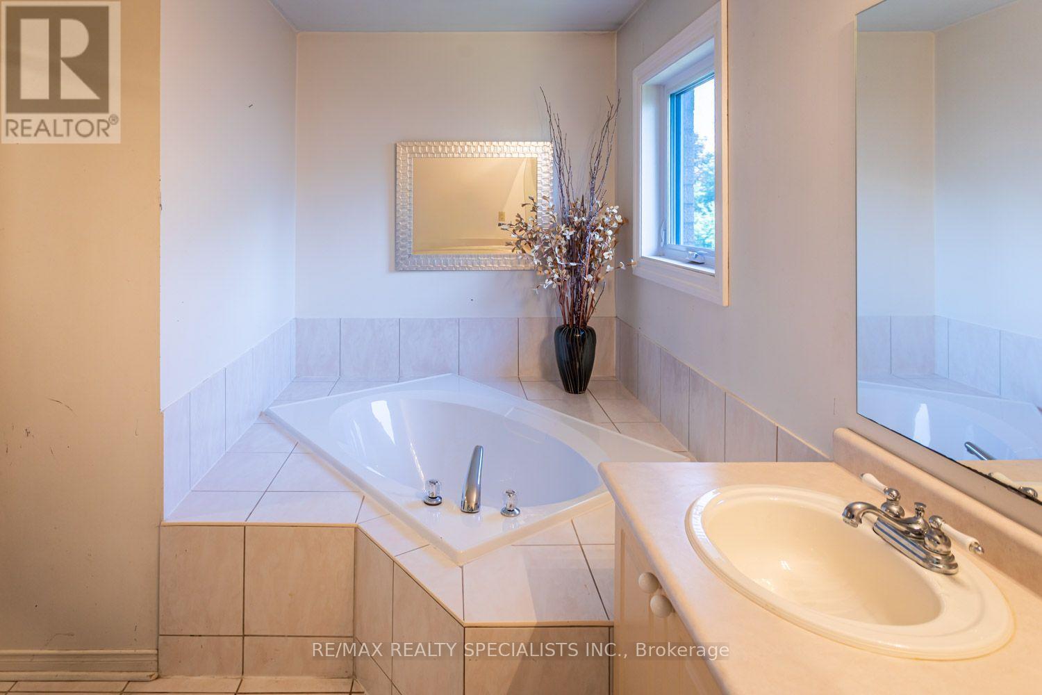 10 Split Maple Lane, Halton Hills (Georgetown), Ontario  L7G 5R7 - Photo 39 - W13563264