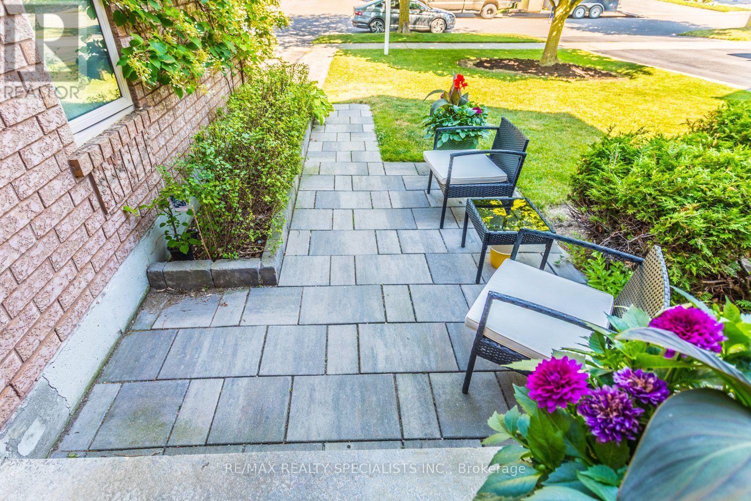 10 Split Maple Lane, Halton Hills (Georgetown), Ontario  L7G 5R7 - Photo 6 - W13563264