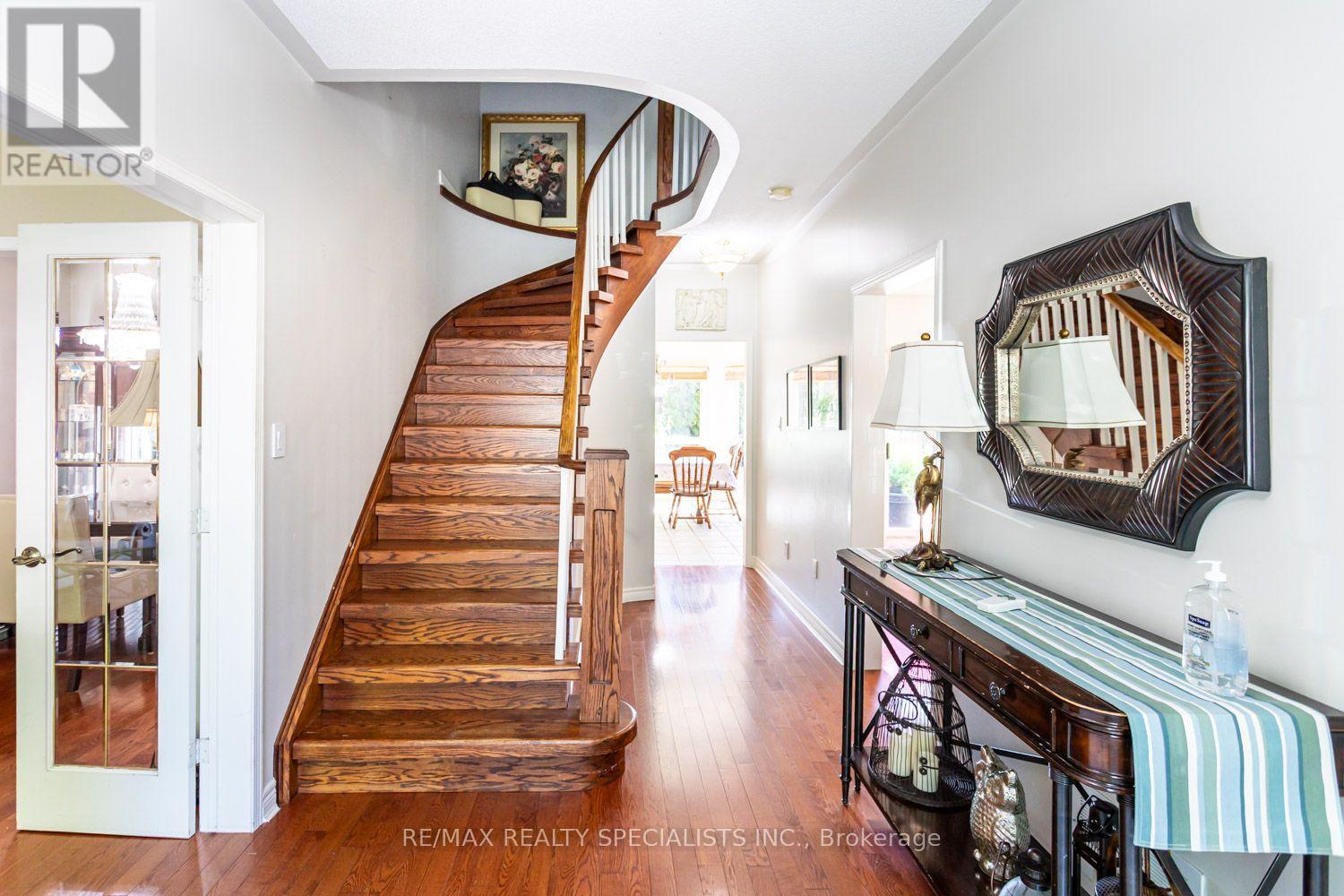 10 Split Maple Lane, Halton Hills (Georgetown), Ontario  L7G 5R7 - Photo 8 - W13563264