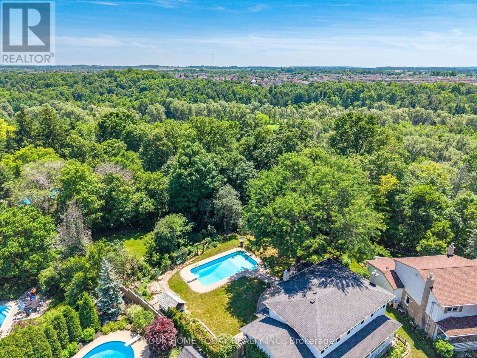 35 Dawson Crescent, Halton Hills (Georgetown), Ontario  L7G 1H3 - Photo 2 - W13567144