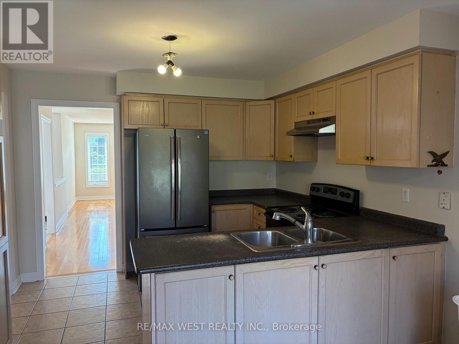 63 Munro Circle, Halton Hills (Georgetown), Ontario  L7G 6A2 - Photo 2 - W13568122