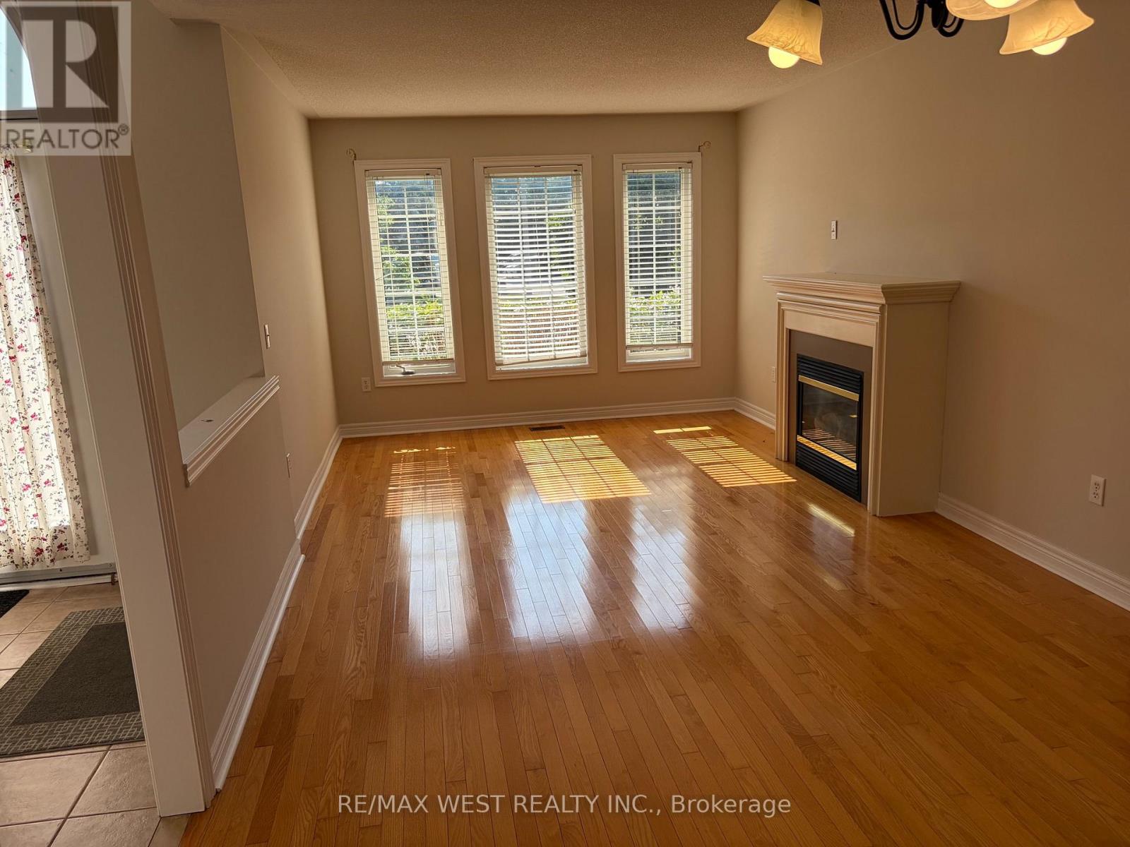 63 Munro Circle, Halton Hills (Georgetown), Ontario  L7G 6A2 - Photo 3 - W13568122