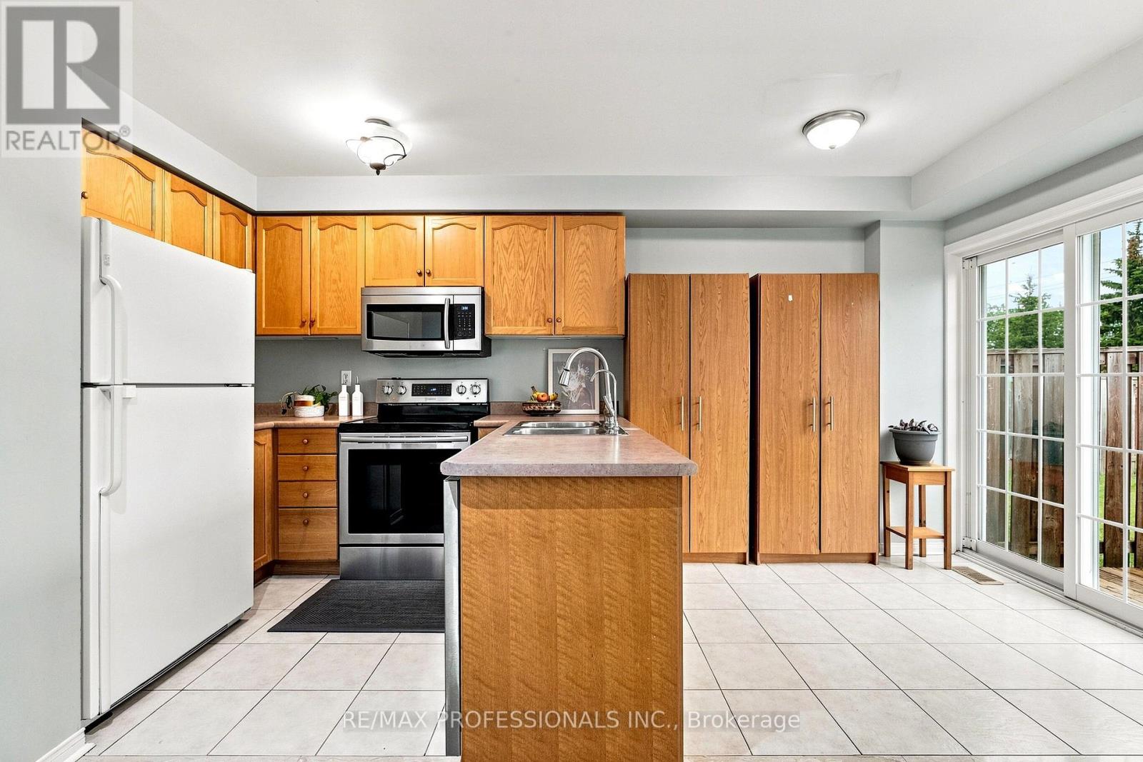 137 Dominion Gardens Drive, Halton Hills (Georgetown), Ontario  L7G 6B6 - Photo 13 - W13570058