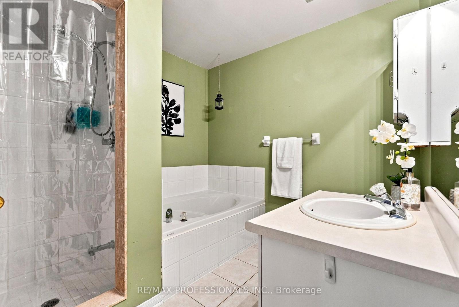 137 Dominion Gardens Drive, Halton Hills (Georgetown), Ontario  L7G 6B6 - Photo 24 - W13570058