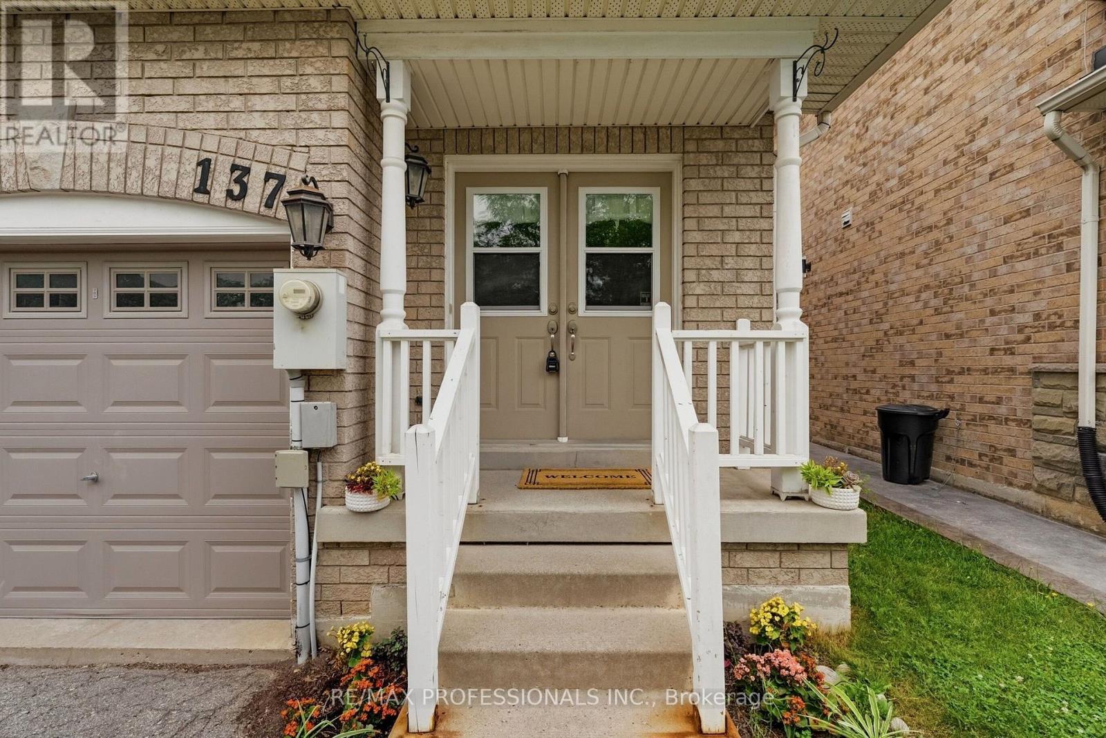 137 Dominion Gardens Drive, Halton Hills (Georgetown), Ontario  L7G 6B6 - Photo 3 - W13570058