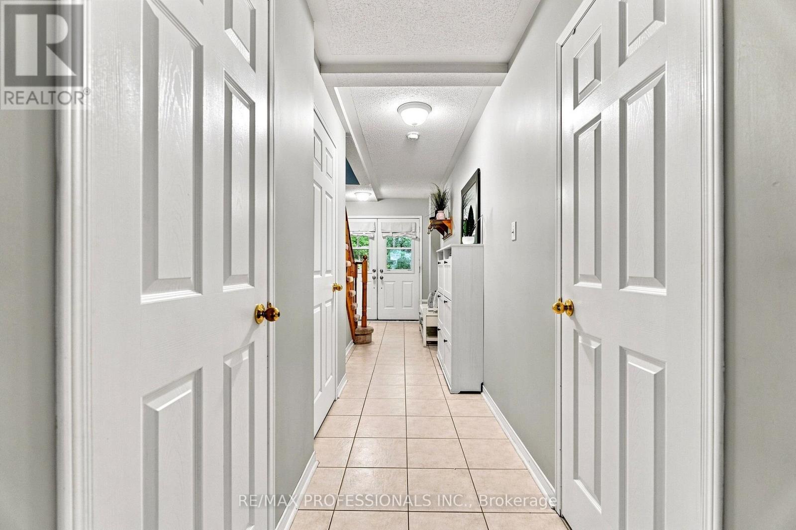 137 Dominion Gardens Drive, Halton Hills (Georgetown), Ontario  L7G 6B6 - Photo 7 - W13570058