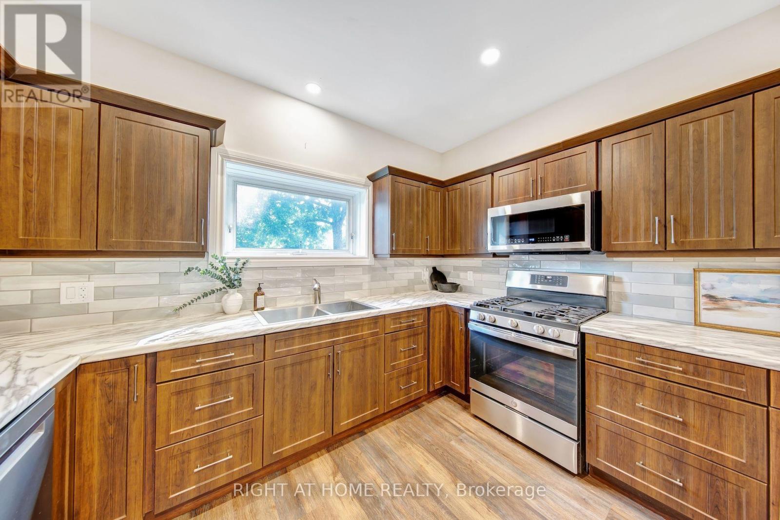 30 Willow Street N, Halton Hills (Ac Acton), Ontario  L7J 1Z7 - Photo 17 - W13570230